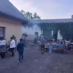Daire Mit Grossem Innenhof Und Garten - Ideal Fuer Grosse Gruppen *