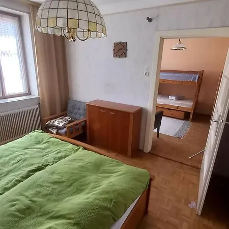 Mit Grossem Innenhof Und Garten *