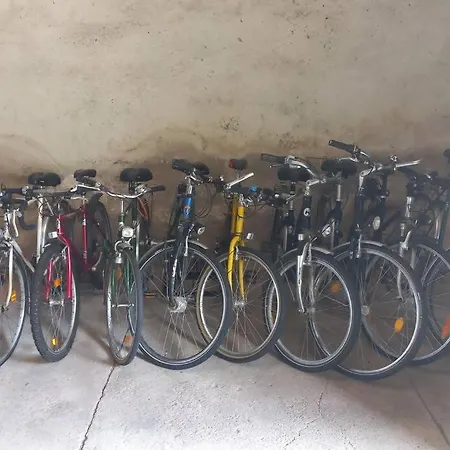 Mit Grossem Innenhof Und Garten - Ideal Fuer Grosse Gruppen Διαμέρισμα *