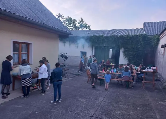 Apartament Mit Grossem Innenhof Und Garten - Ideal Fuer Grosse Gruppen *