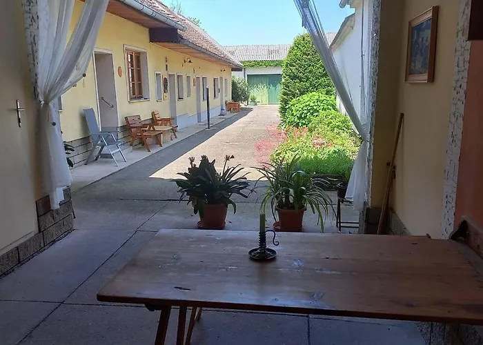 Apartament Mit Grossem Innenhof Und Garten - Ideal Fuer Grosse Gruppen *