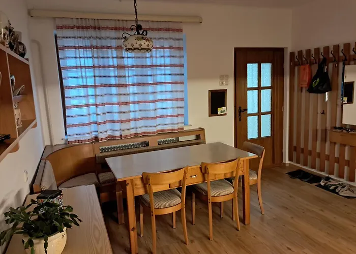 Apartment Mit Grossem Innenhof Und Garten - Ideal Fuer Grosse Gruppen Seefeld-Kadolz